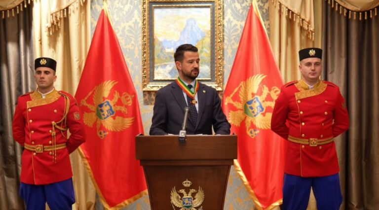 (VIDEO) Milatoviću uručeno odlikovanje Zlatni viteški krst Evropskog reda vinskih vitezova