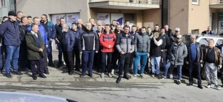 Pljevlja: Članovi NSD protestovali zbog blokade budžeta i bojkota dijela odbornika iz te partije