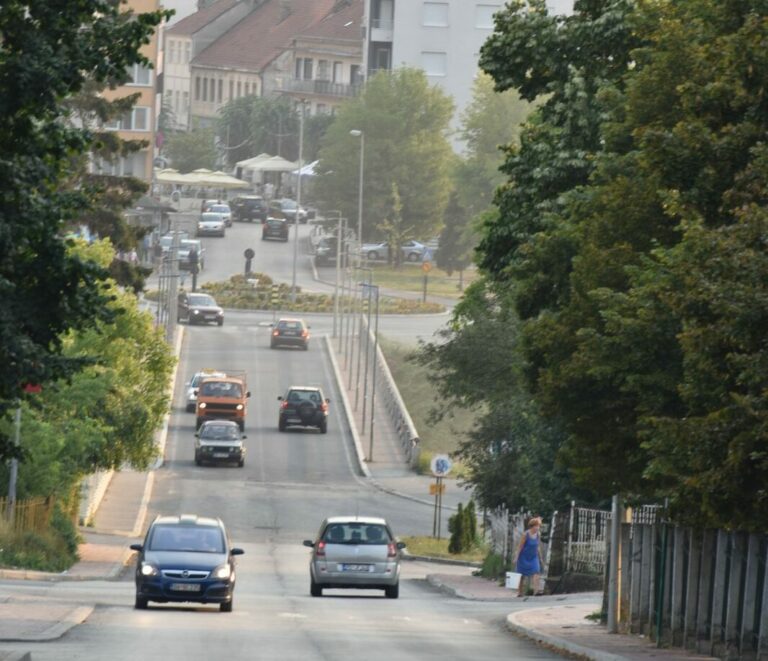 Stanje na putevima: Radovi i obustave na više dionica