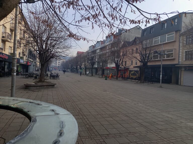 Danas sunčano vrijeme, krajem dana slabe padavine