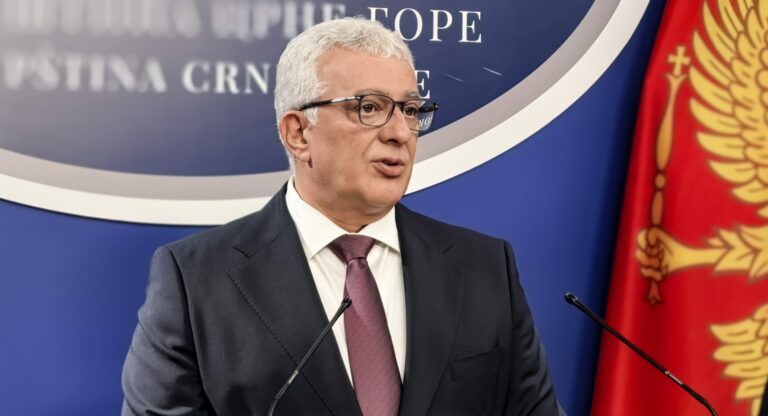 Mandić čestitao princu Nikoli: Nakon ovoga krećemo sa vraćanjem imovine SPC i dinastije Karađorđević koja im je oduzeta 1945.