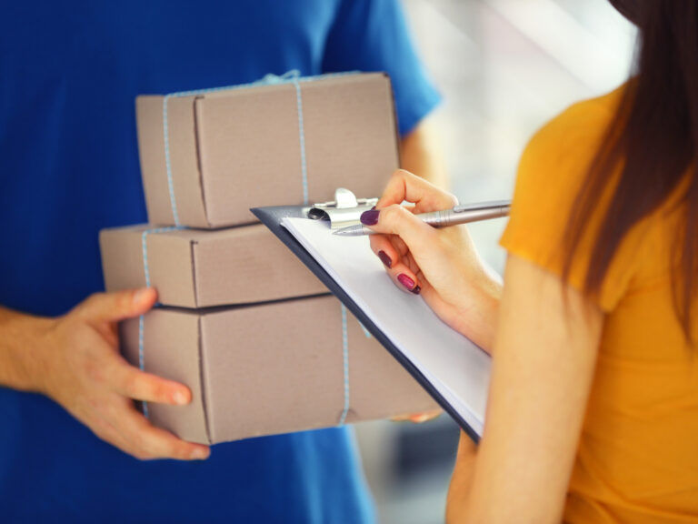 Prevare putem kurirskih službi i plaćanja pouzećem (COD – cash on delivery)