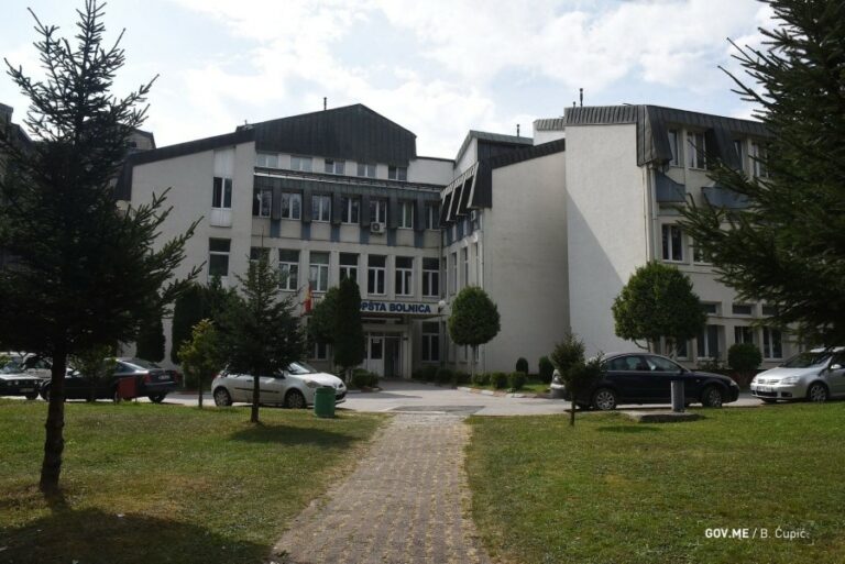 B. Polje: Brutalan napad na medicinskog tehničara, uprava bolnice traži hitnu reakciju