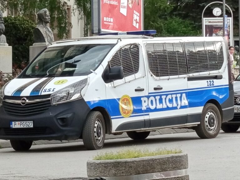 Pretresima na tri lokacije pronađeno i oduzeto osam komada oružja, 245 komada municije i optički nišan