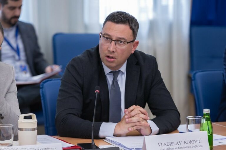 Bojović prozvao Lekića: Da li su fotelje važnije od poništenja priznanja Kosova?