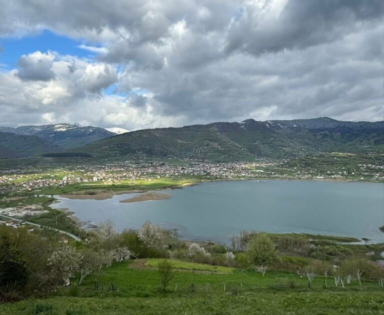 Oblačno vrijeme, poslijepodne kiša, do 28 stepeni