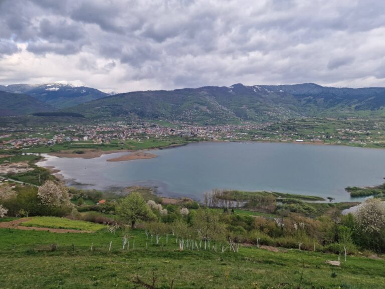 Danas kiša, pljuskovi i grmljavina uz jak južni vjetar